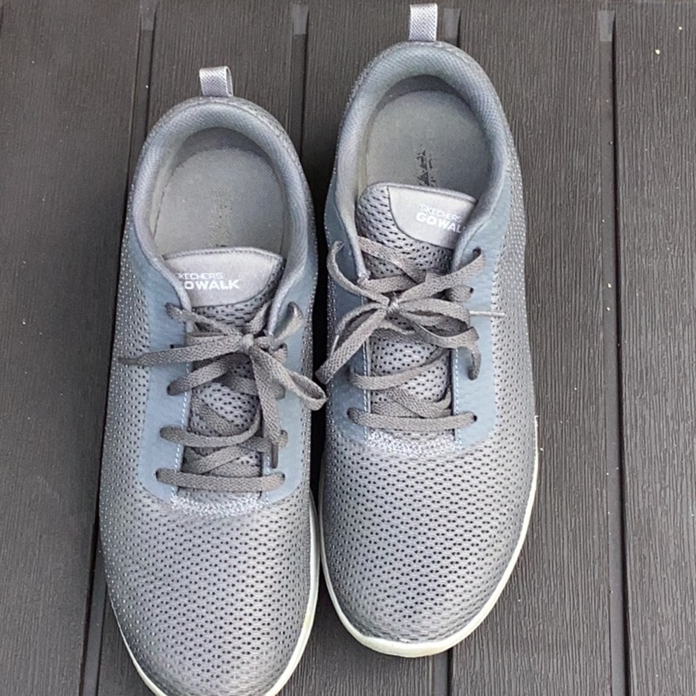 Women’s size 11 Skechers Go Walk